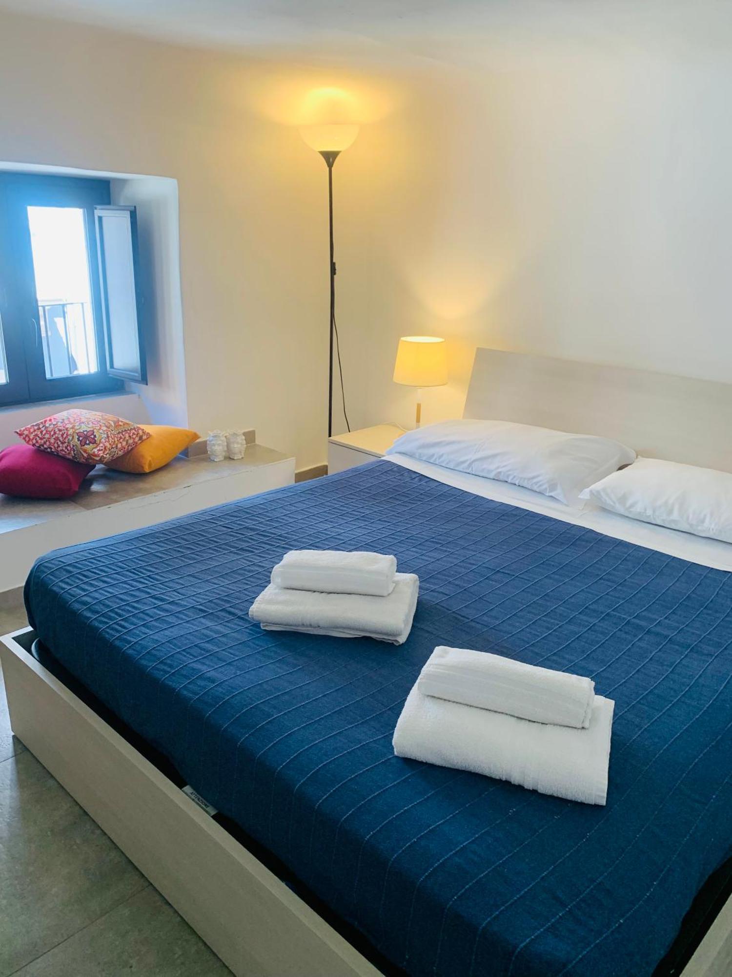 Center Living Apartment Катания Экстерьер фото