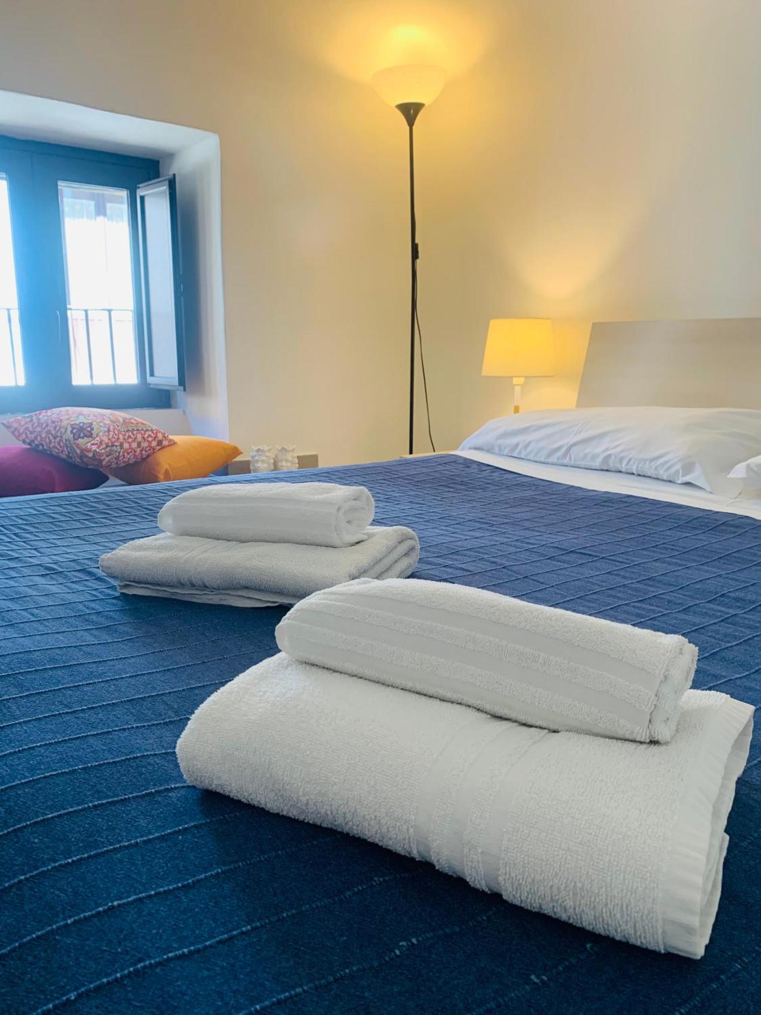 Center Living Apartment Катания Экстерьер фото